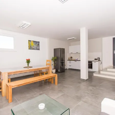 Apartman Piramida *